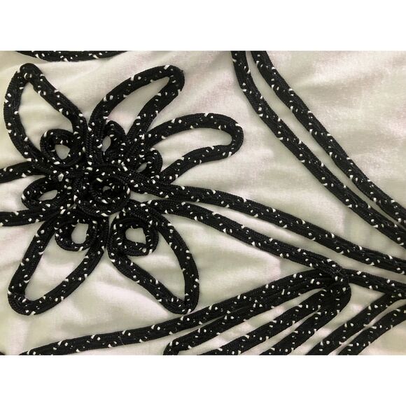 Objects D'art embellished artsy split neck sleeveless top - Picture 5 of 9